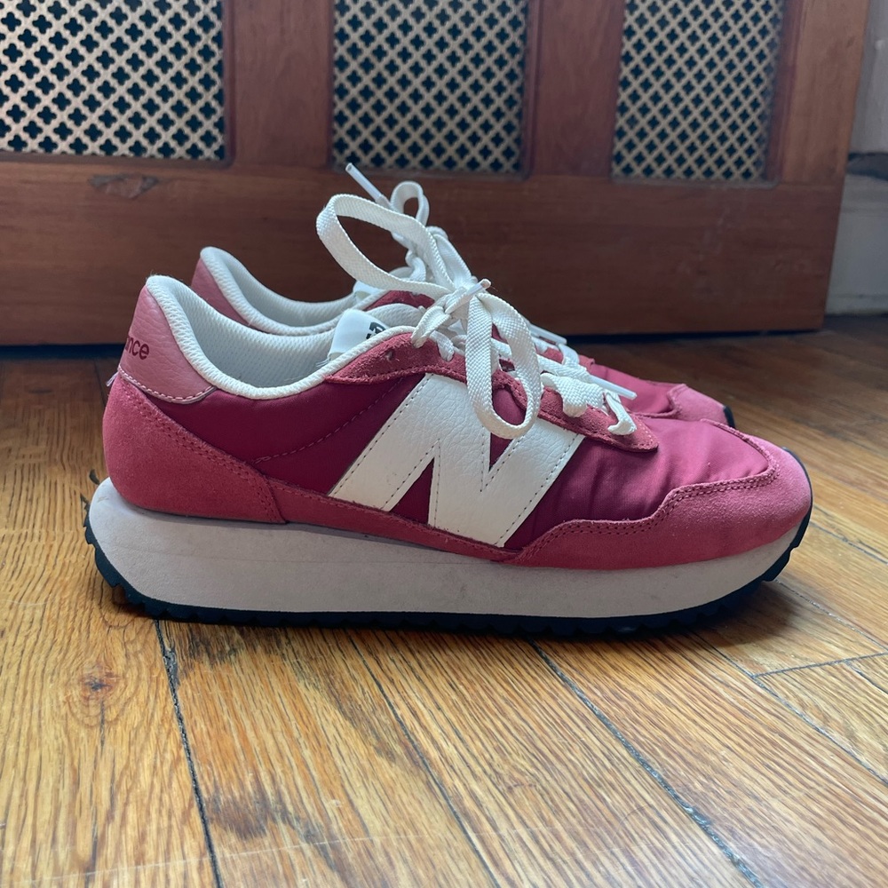 EUC New Balance 237 Deep Earth Red W8